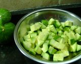 Foto del paso 1 de la receta: Revuelto de huevo con zapallitos a la chapa