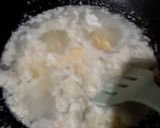 Foto langkah ke 3 dari resep Tumis Sawi Telur.