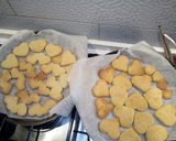 Foto del passaggio 11 della ricetta Biscotti al burro ricoperti di cioccolato fondente