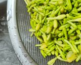 Foto langkah ke 1 dari resep Tumis Kangkung Bunga Pepaya.