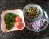 A picture of step 1 of Kachnar ki sabzi.