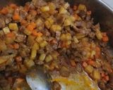 Foto langkah ke 3 dari resep Pastel Carry Daging Sapi Goreng.