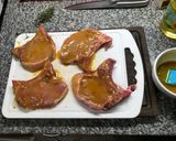 Foto del paso 2 de la receta: Carre de cerdo con hueso, al horno con cerveza negra
