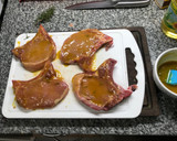 Foto del paso 2 de la receta: Carre de cerdo con hueso, al horno con cerveza negra