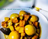 Foto langkah ke 4 dari resep Semur Telor Kentang Tahu.