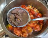 A picture of step 2 of Tomato Beef Soup (Soy Sauce Taste).