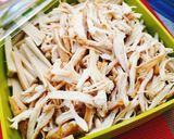 รูปขั้นตอนการทำที่ 3 ของ ต้มเส้นร้อนไก่ฉีก