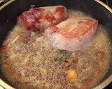 Foto del paso 4 de la receta: Bondiola de cerdo con reducción de cerveza y miel y papas rústicas