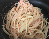 Foto del paso 3 de la receta: Espaguetis en salsa de mentaiko (明太子スパゲティ)