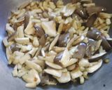A picture of step 2 of Straw Mushroom Besar.