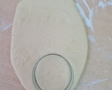 Foto del paso 4 de la receta: Galletas de miel económicas y con cortantes caseros 🍯