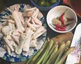 Hình bước làm 1 của món Chân gà ngâm sả quất