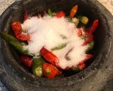 Gambar langkah 1 resipi Sambal Belacan Kuini Berapi.