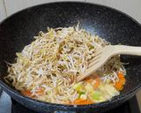 Foto langkah ke 2 dari resep Tumis toge wortel.