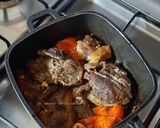 Une image de l'étape 8 de Filets d'agneau rôtis sur lit d'oignon, tomate et ail 🍴.