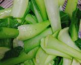 Hình bước làm 1 của món Nấm đùi gà xào cải thìa