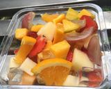 Foto langkah ke 2 dari resep Salad buah segar simple.