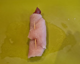 Foto del paso 6 de la receta: Rollitos de pollo y jamón en salsa de pimientos del piquillo