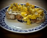Foto del paso 3 de la receta: Tosta de queso cremoso con huevos revueltos