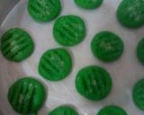 Foto langkah ke 7 dari resep Pandan Cookies .