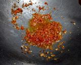 Foto langkah ke 7 dari resep Tumis daun singkong daging babi.