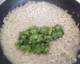 Foto del passaggio 5 della ricetta Risotto con crema di gorgonzola, zucchine e speck croccante