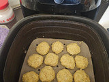 Polpette di ceci e ricotta con salsa allo yogurt