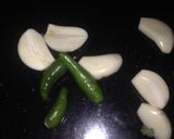 A picture of step 2 of Dhaniya podina Ki chutney.