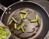 Foto del paso 2 de la receta: Espárragos asados 😋