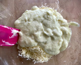Foto del paso 2 de la receta: Pão de queijo mineiro —Panecillos de queso—