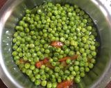 A picture of step 1 of Green Peas Curry.
