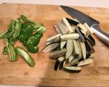 A picture of step 2 of Stir-fried Eggplants & chicken with soy sauce and ginger 🍆🐔.