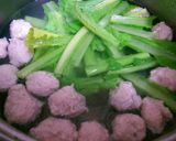 Hình bước làm 5 của món Canh Cải Bẹ Xanh Giò Sống
