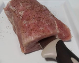 Foto del paso 2 de la receta: Lomo de cerdo mechado con ciruelas pasas hecho en cacerola