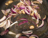 Foto del paso 1 de la receta: Jamoncitos de pollo en salsa con champis