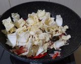 Foto langkah ke 2 dari resep Tumis Kikil Kecap.