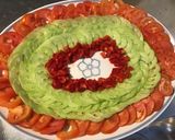 Une image de l'étape 7 de Salade du jardin (tomates, concombre, poivrons, basilic).