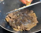 Foto del paso 3 de la receta: Wok de pasta, ternera, setas y gambas