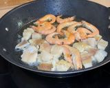 Foto del paso 2 de la receta: Cuscús con abadejo y langostinos