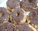 Foto langkah ke 5 dari resep Donat Simple, tanpa diuleni & mixer.