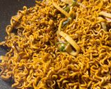 Foto langkah ke 6 dari resep Mie Goreng Kering.