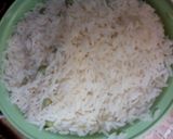 A picture of step 1 of Soyayyar shinkafa.