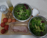Foto del paso 1 de la receta: Ensalada templada de huevo y bacon