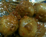 Foto langkah ke 7 dari resep Cilok Cucok Empuk Kenyal Bumbu Kacang.