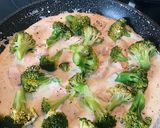 A picture of step 3 of Creamy salmon pasta with Broccoli 🥦.