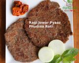 A picture of step 5 of Ragi Jowar Pyaz Pudina Ki Roti.