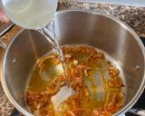 Foto del paso 3 de la receta: Espaguetis Caldosos Diverxo (almejas, coco, piparras, lima)