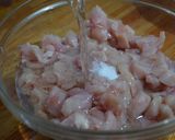 Foto del paso 2 de la receta: Pechugas en wok salteadas al vino blanco