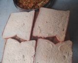 A picture of step 2 of Jugadu Chavana Sandwich.