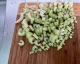 Une image de l'étape 4 de Courgettes jaunes au céleri, tomate,coriandre et épices.